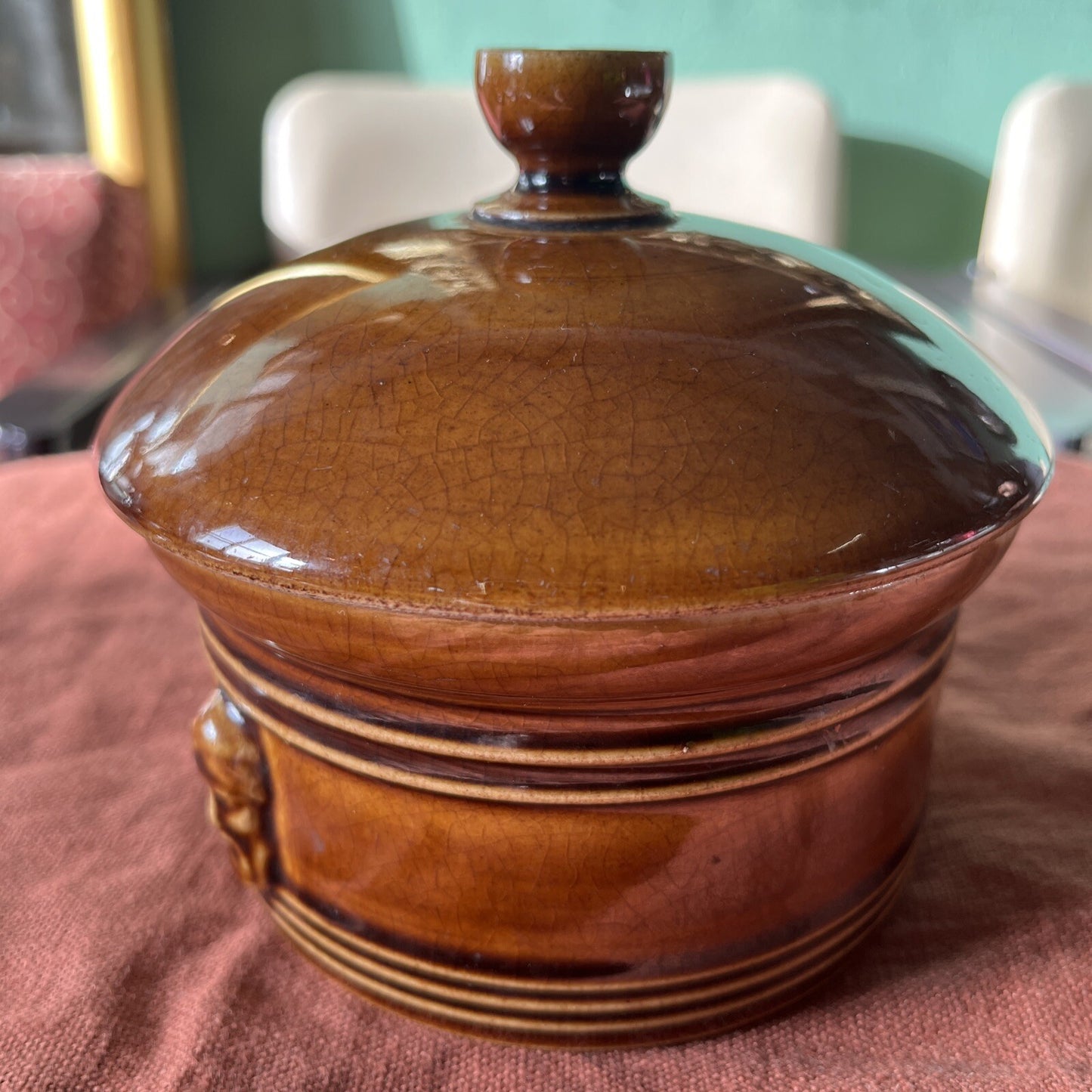 Pot En Grès Vernissé Détail Visages