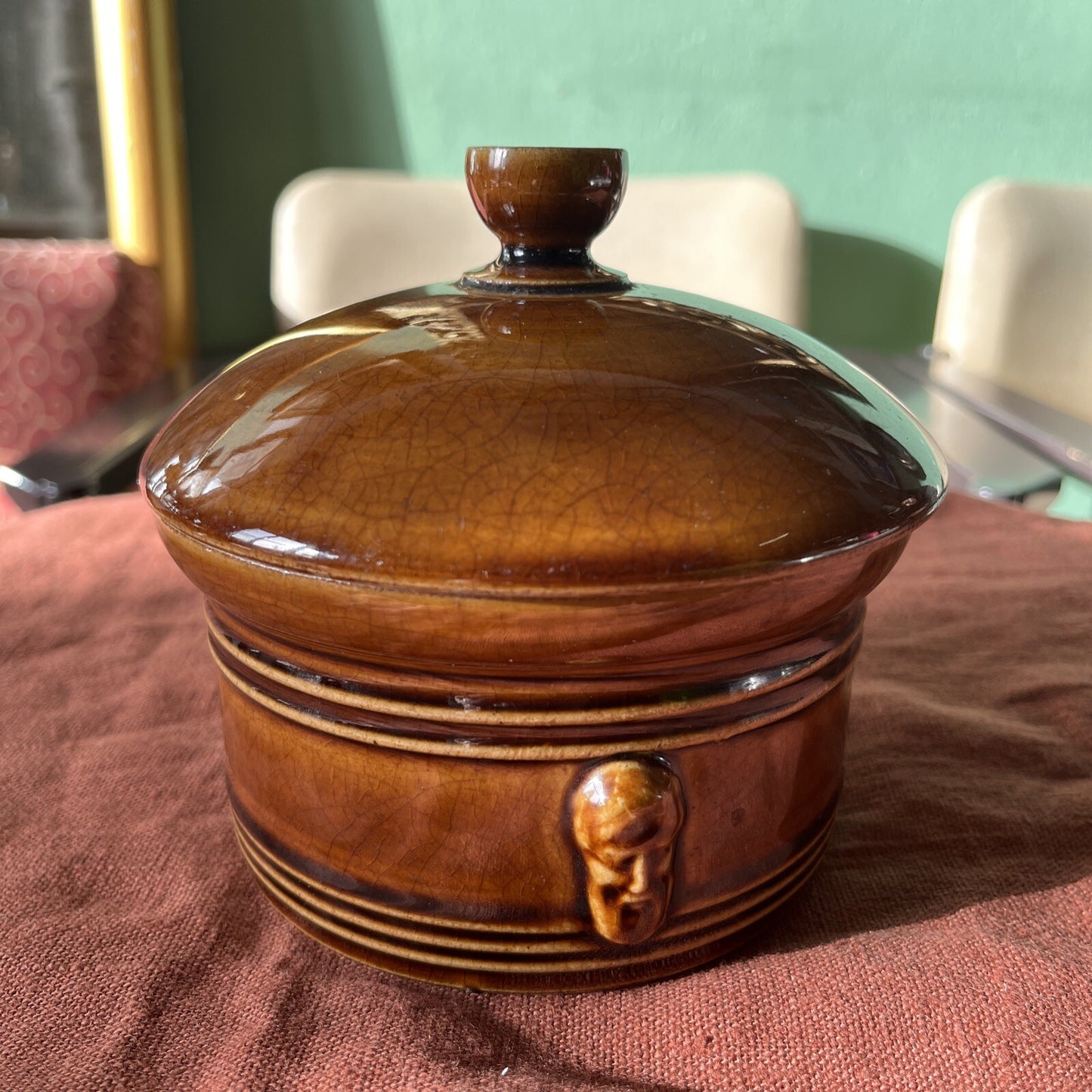 Pot En Grès Vernissé Détail Visages