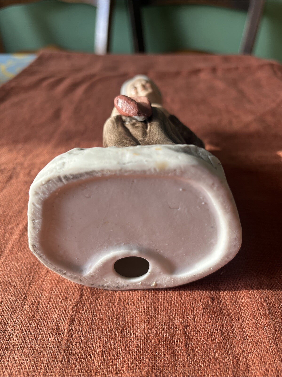 Figurine Céramique Femme Âgée Avec Son Tricot