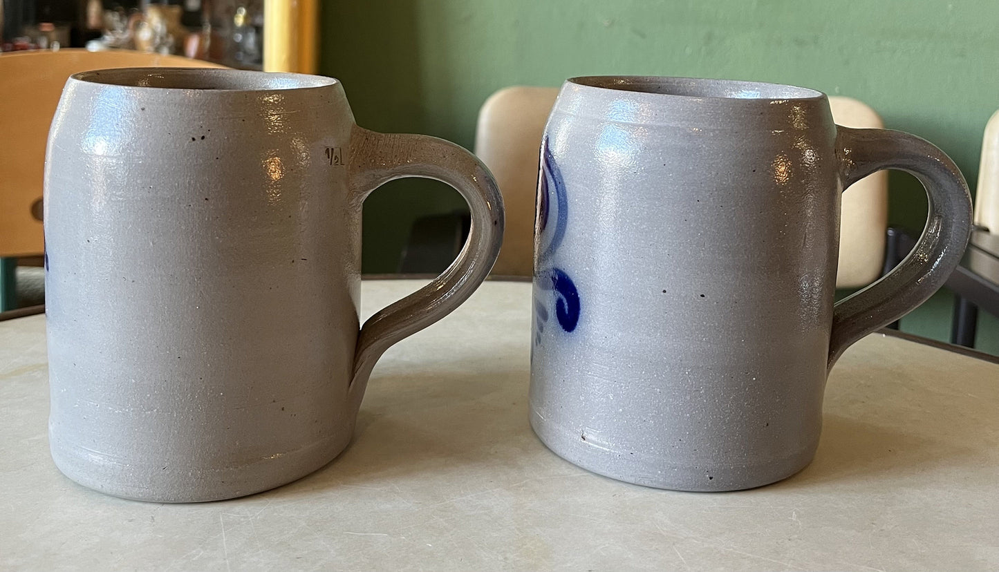 Lot de 2 choppes à bières en grès d’Alsace