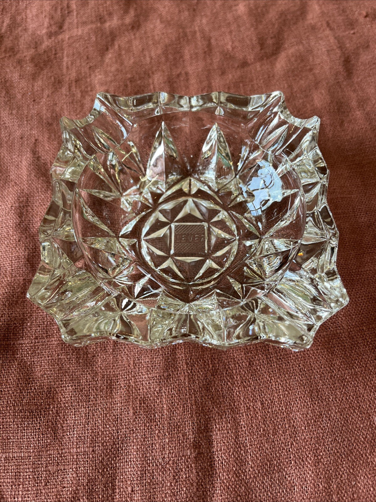 Cendrier Vintage En Verre Ciselé « Lever »