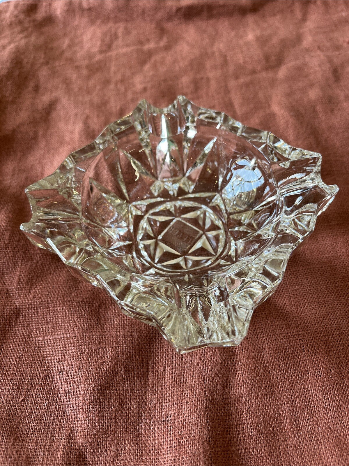 Cendrier Vintage En Verre Ciselé « Lever »