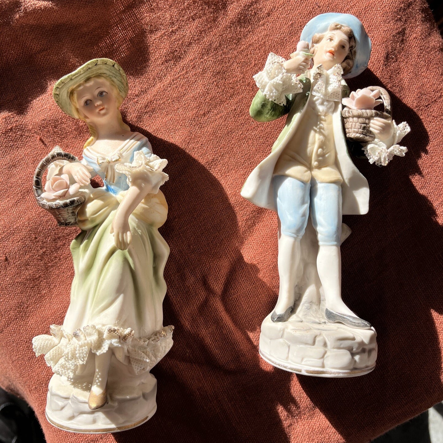 Lot De 6 Figurines Biscuit