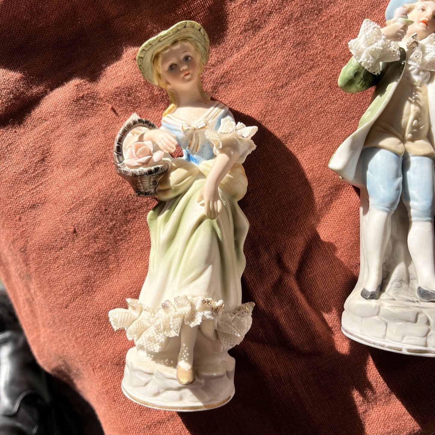 Lot De 6 Figurines Biscuit