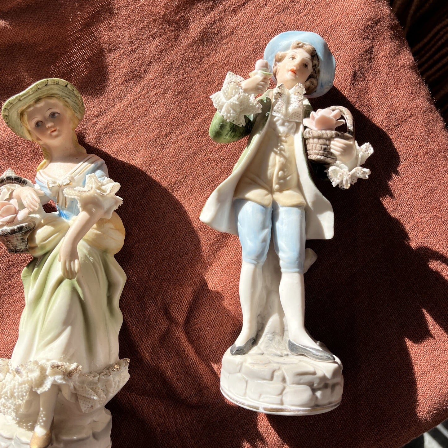 Lot De 6 Figurines Biscuit