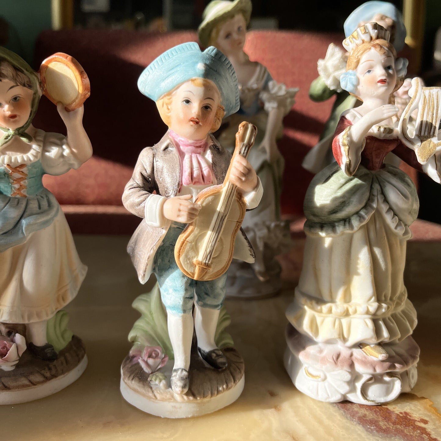 Lot De 6 Figurines Biscuit