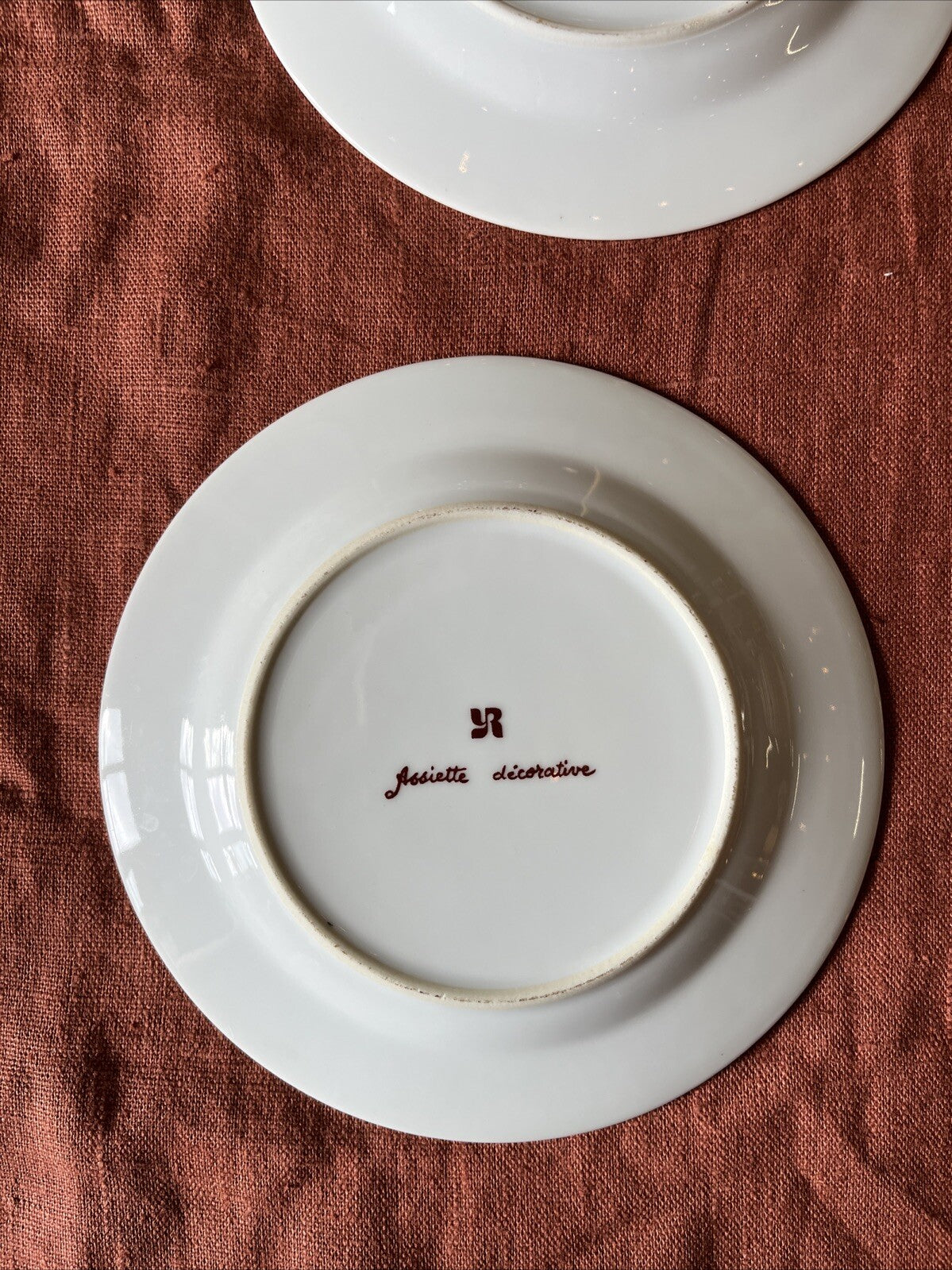 Lot De 2 Assiettes Décoratives La Lavandière