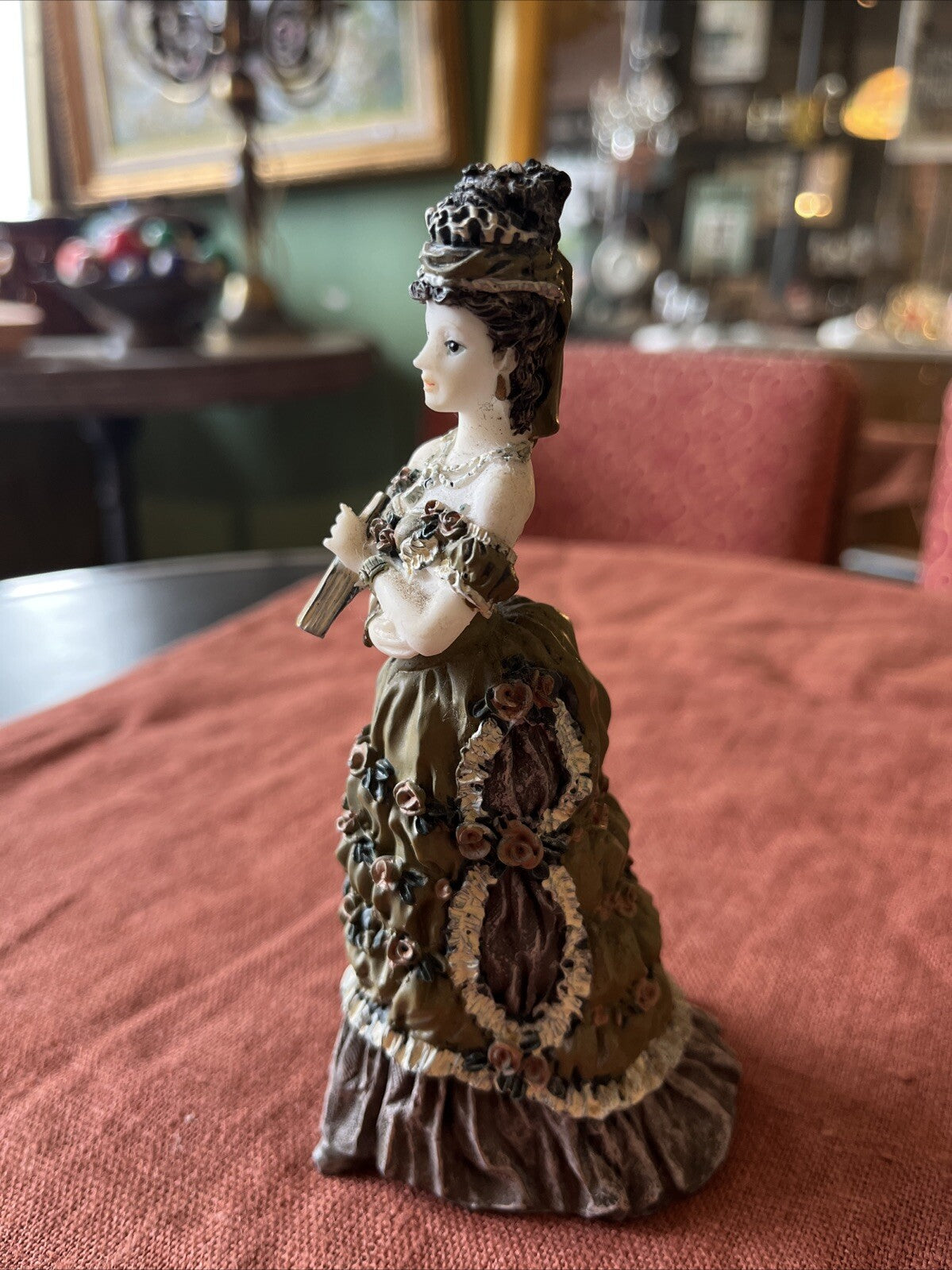Figurine Femme En Résine