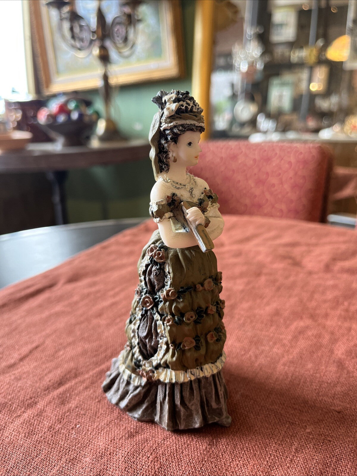 Figurine Femme En Résine