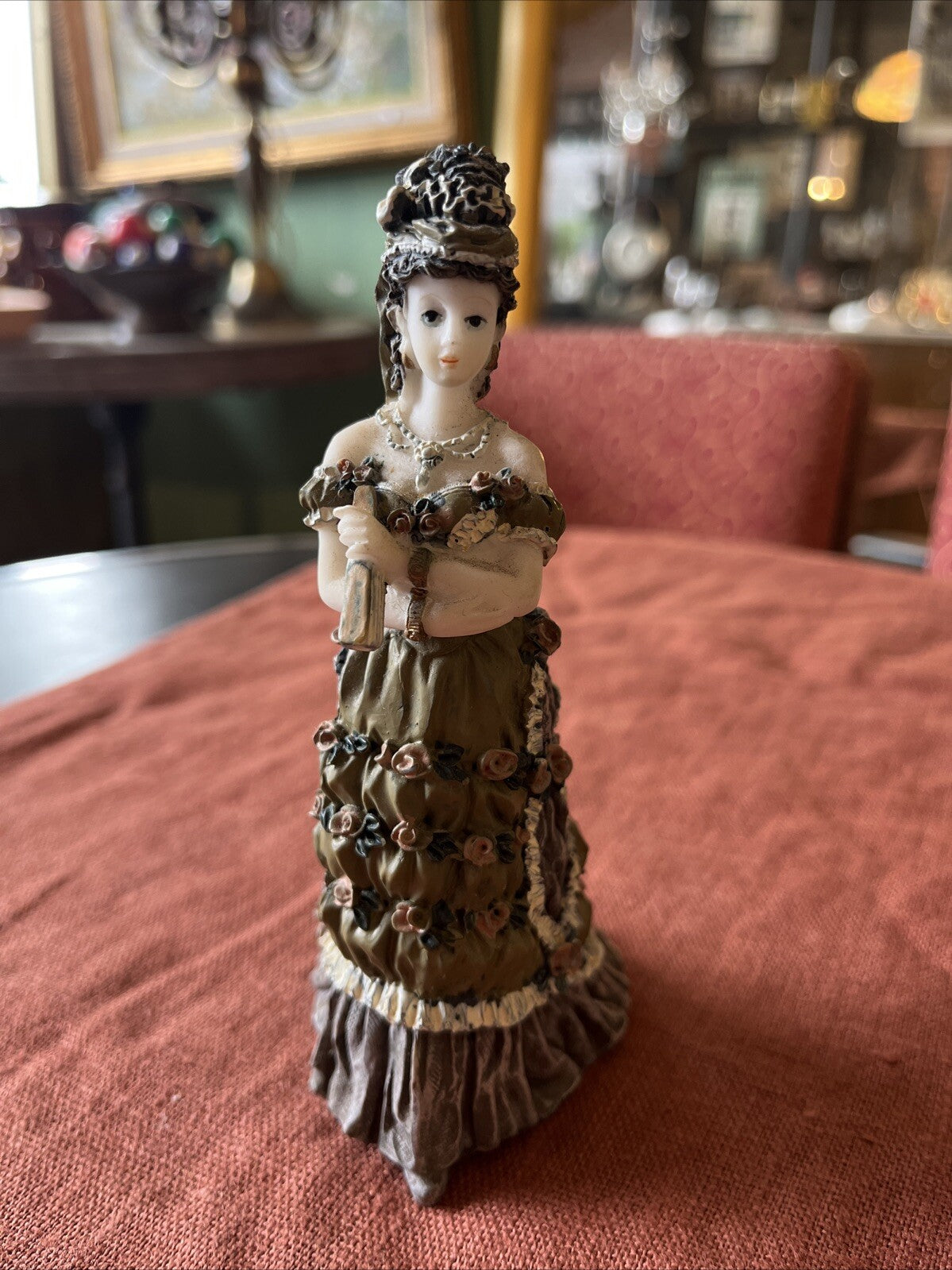 Figurine Femme En Résine