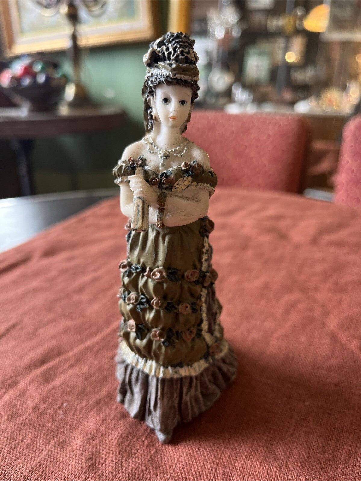 Figurine Femme En Résine