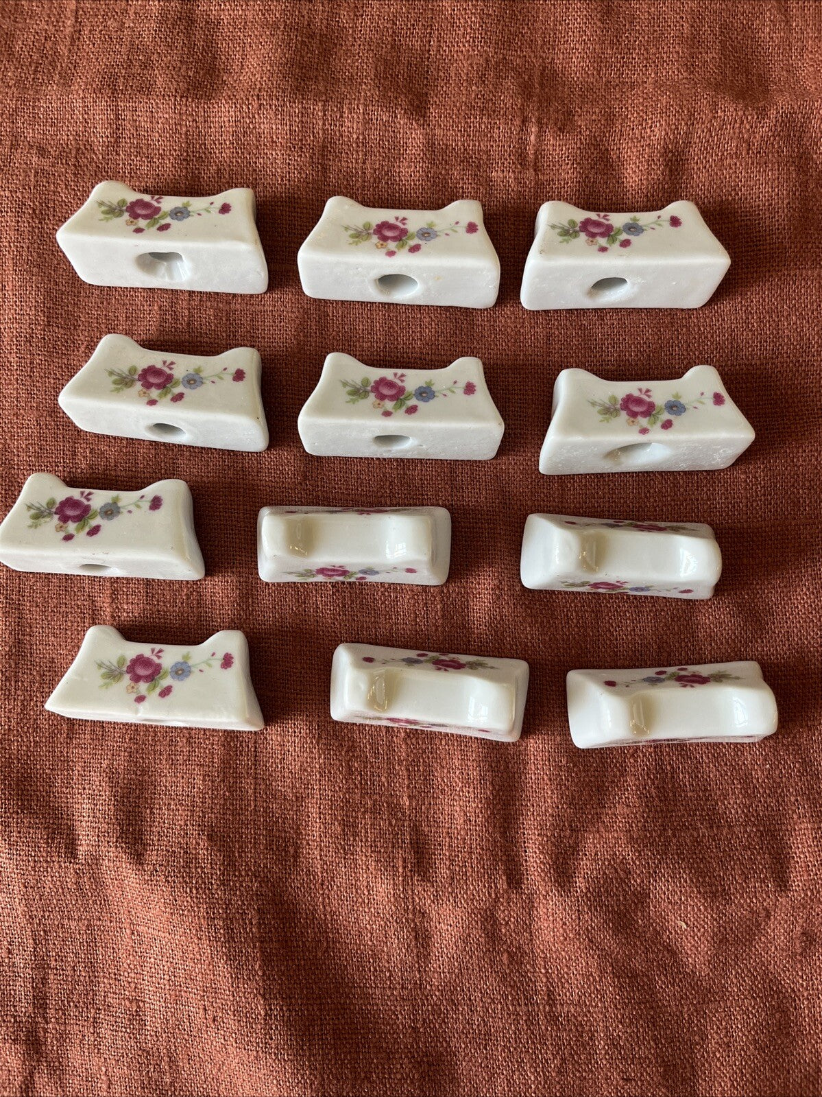 12 Portes Couteaux En Porcelaine