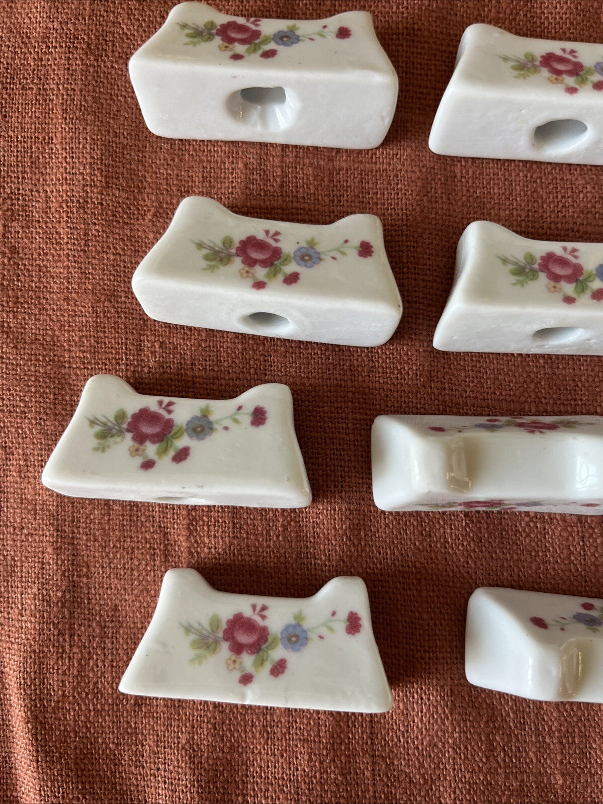 12 Portes Couteaux En Porcelaine
