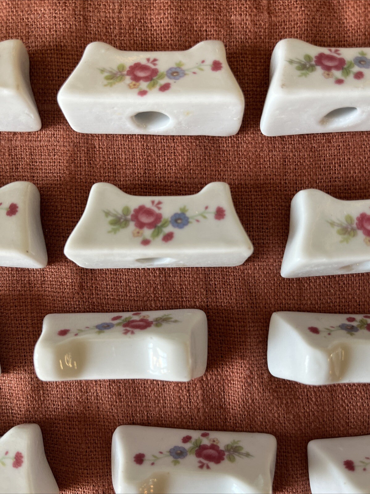 12 Portes Couteaux En Porcelaine
