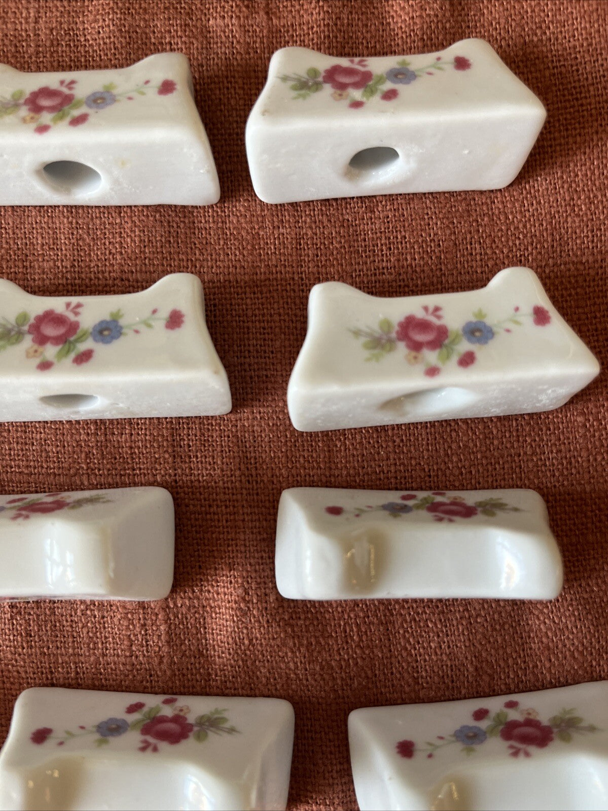 12 Portes Couteaux En Porcelaine