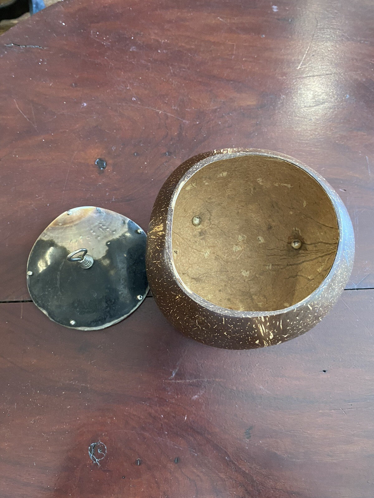 boîte à thé ancienne En Noix De Coco Métal Argenté Et Couvercle En Nacre