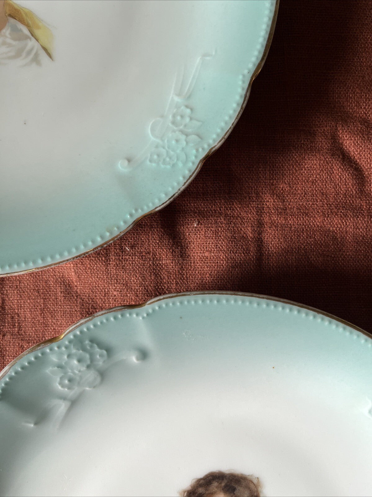 2 Assiettes Anciennes En Porcelaine Portrait