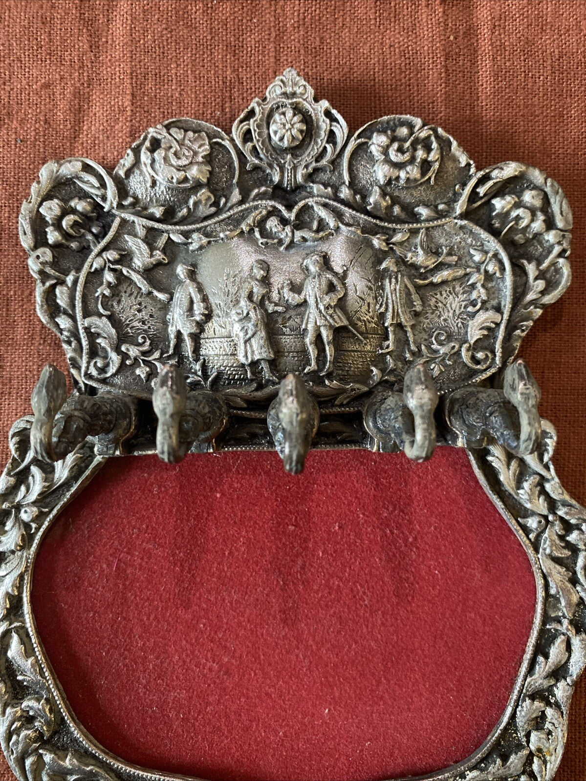 ancien porte clés mural art nouveau en métal argenté