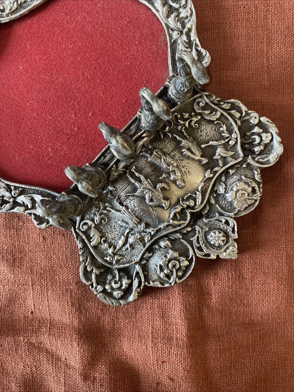 ancien porte clés mural art nouveau en métal argenté