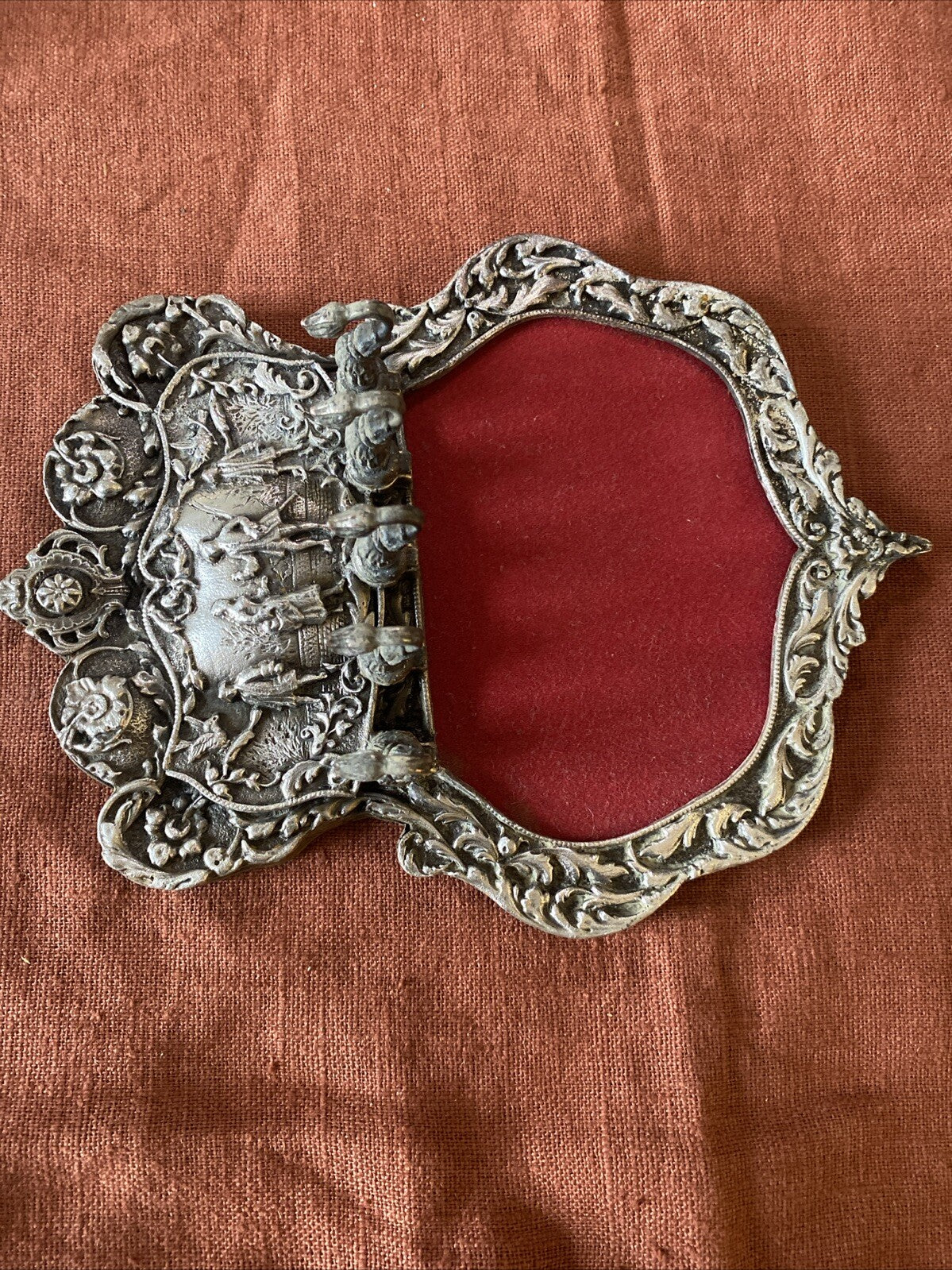 ancien porte clés mural art nouveau en métal argenté