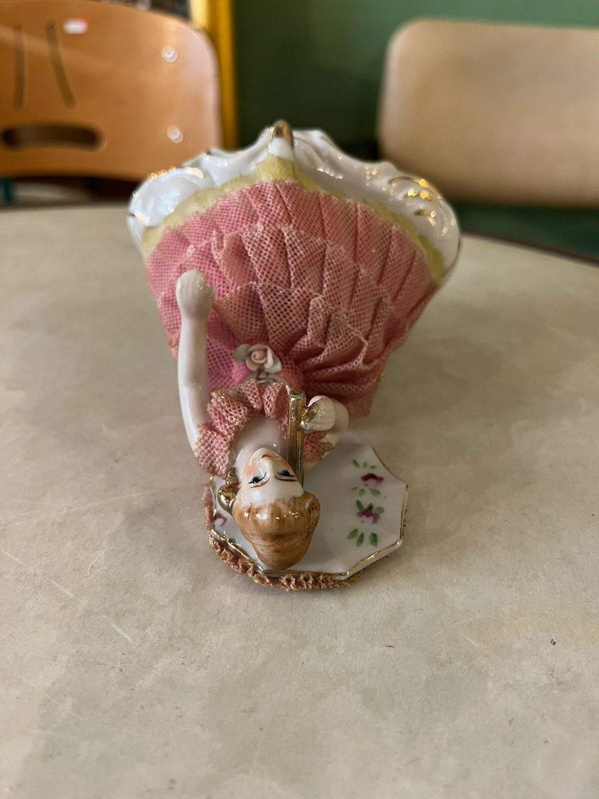 Figurine En Porcelaine Et Dentelle Vintage Fabriquée Au Japon