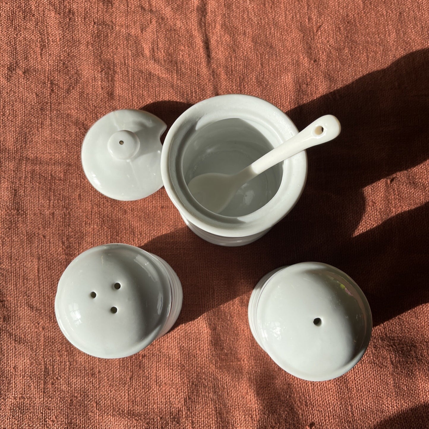 Philippe Deshoulieres Ensemble À Condiments En Porcelaine 3 Pièces