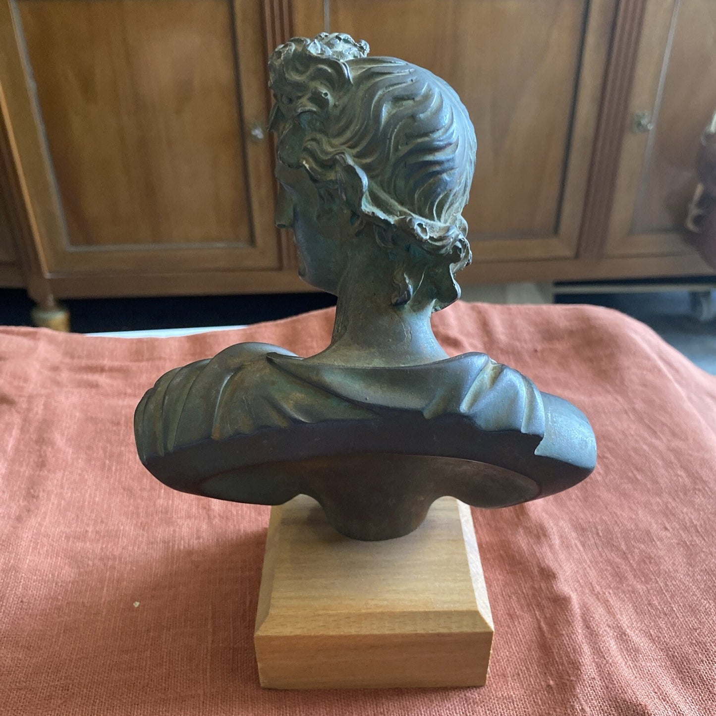 Buste Décoratif En Métal Patiné Sur Socle En Bois