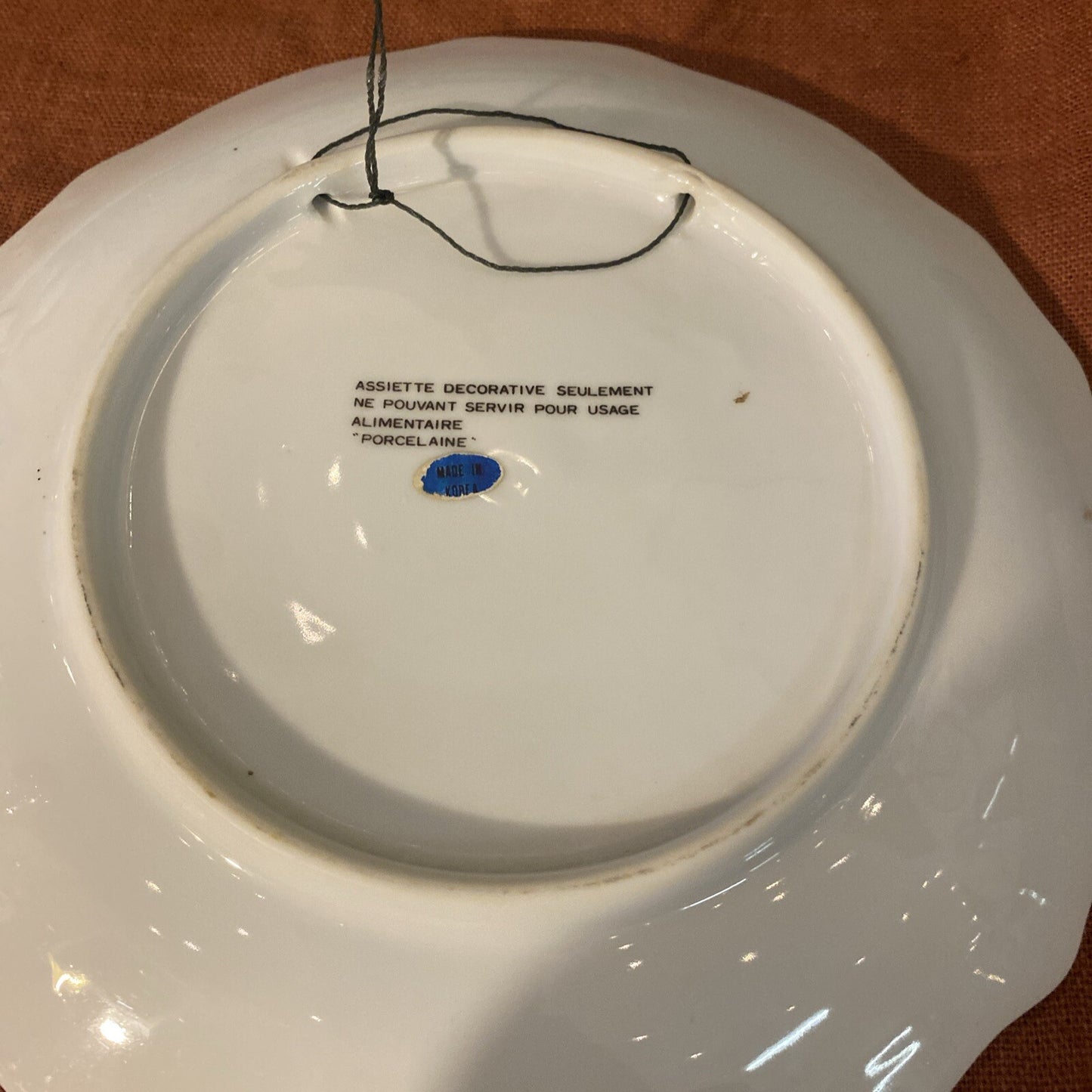 Assiette Décorative Porcelaine Illustrant L’automne Avec Scène De Vendange