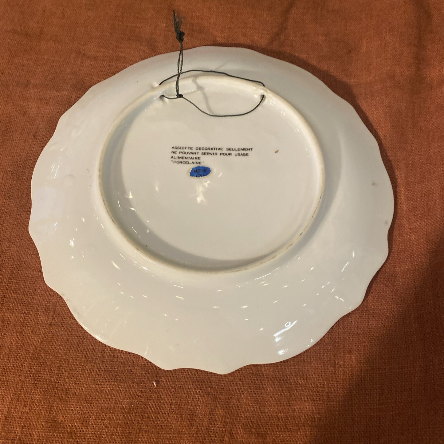 Assiette Décorative Porcelaine Illustrant L’automne Avec Scène De Vendange