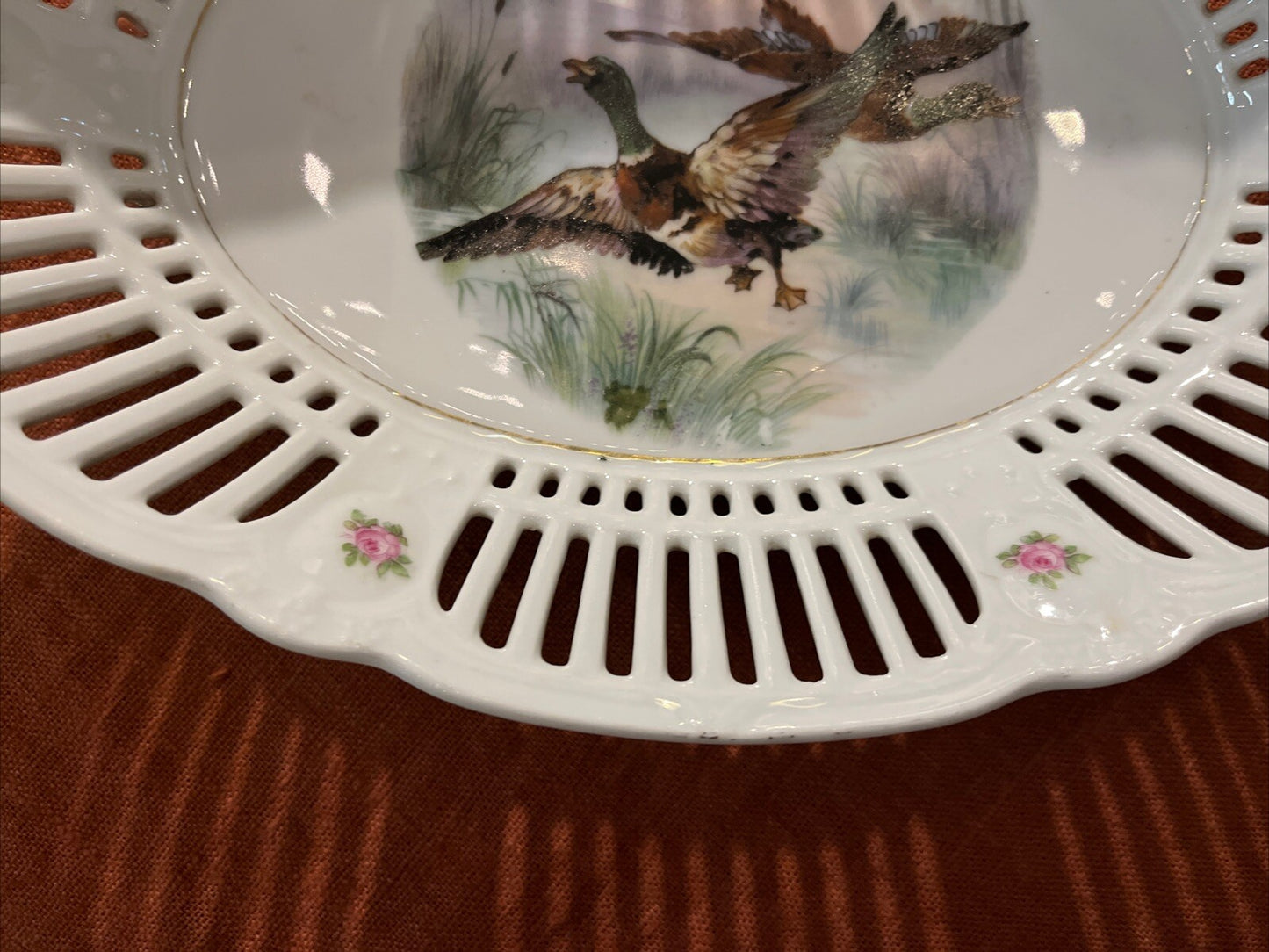 Ancienne Corbeille En Porcelaine Ajourée