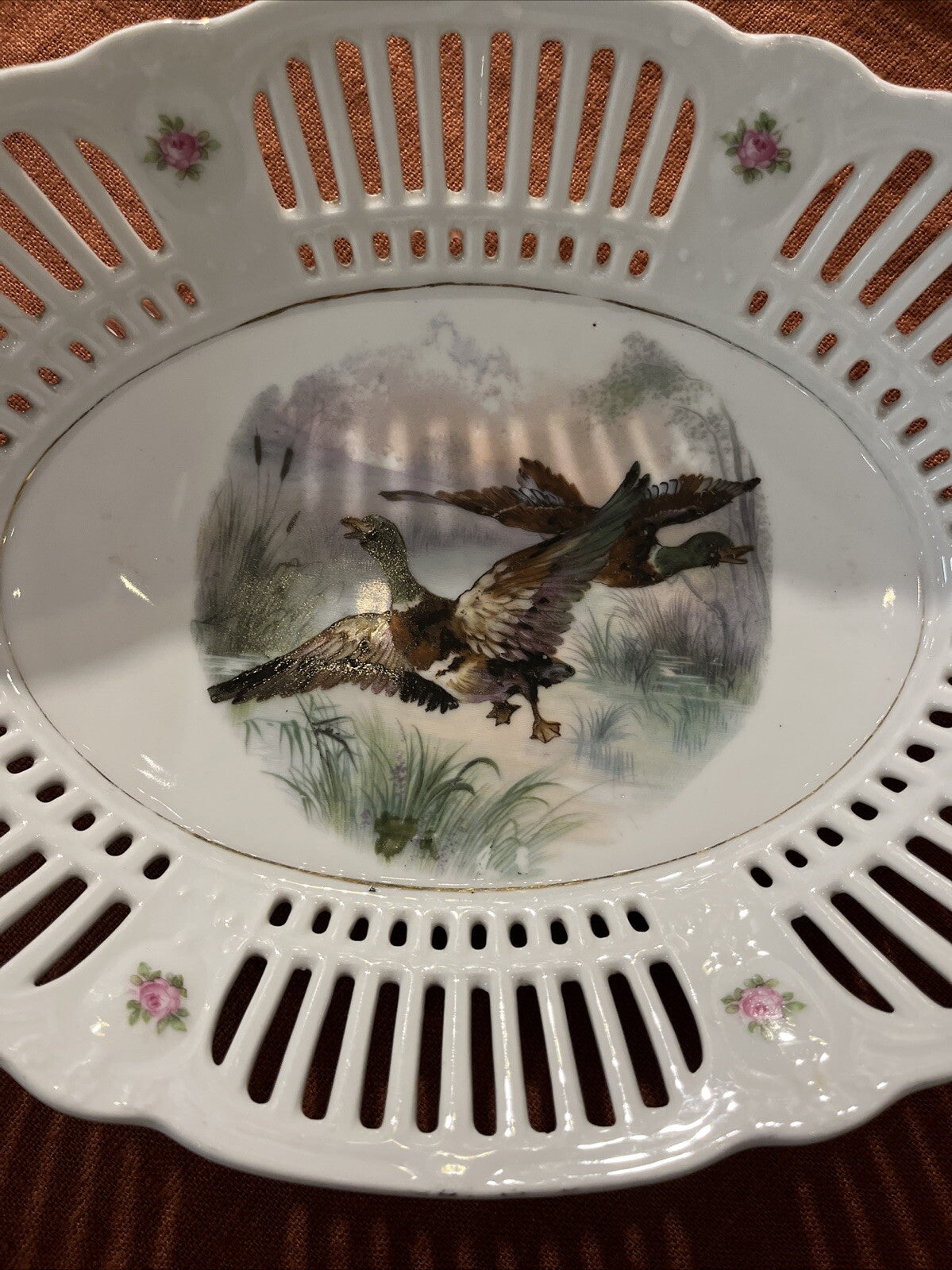 Ancienne Corbeille En Porcelaine Ajourée