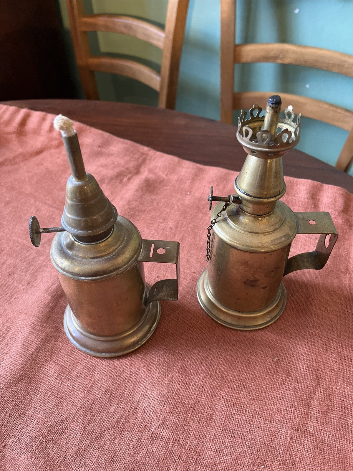 Lot De Deux Anciennes Lampes Feutrées / Lampe Pigeon