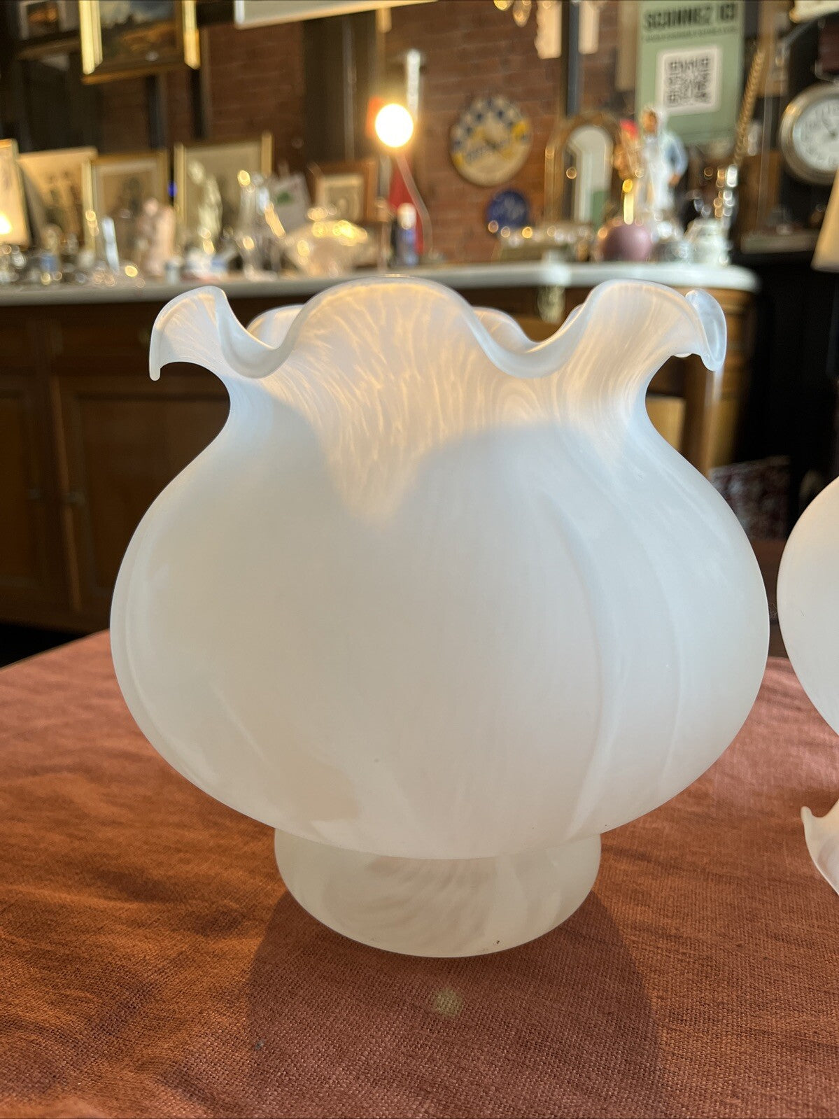 Lot De Deux Grandes Tulipes / Globe