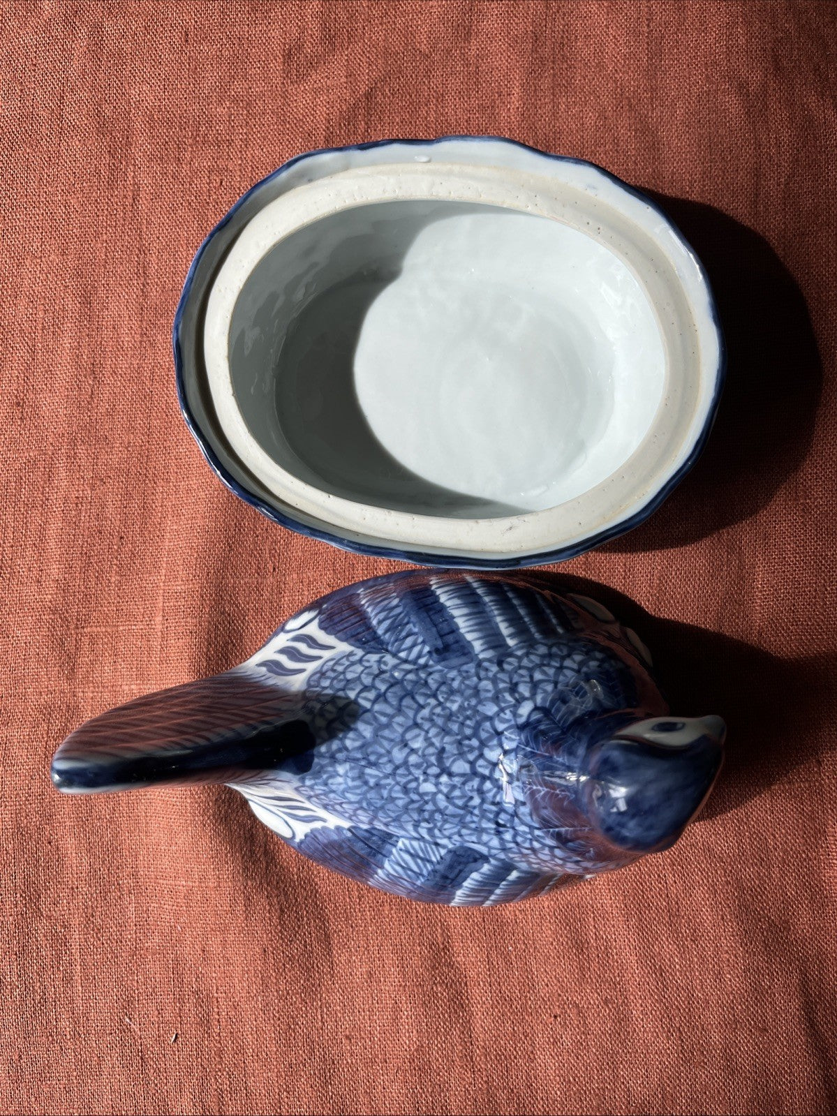 Pot / Terrine En Céramique Bleu Forme De Poule