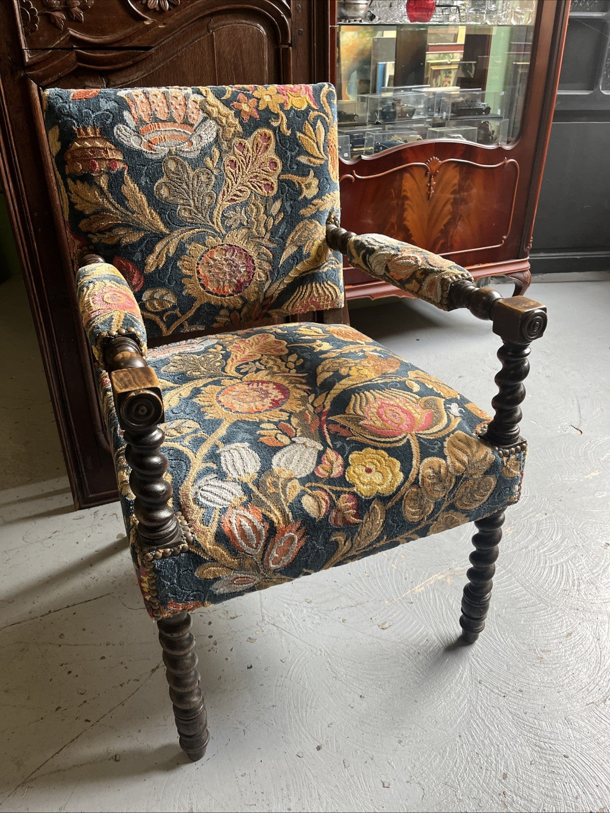 CHAISE A BRAS LOUIS XIII, FAUTEUIL XVIIe EN NOYER
