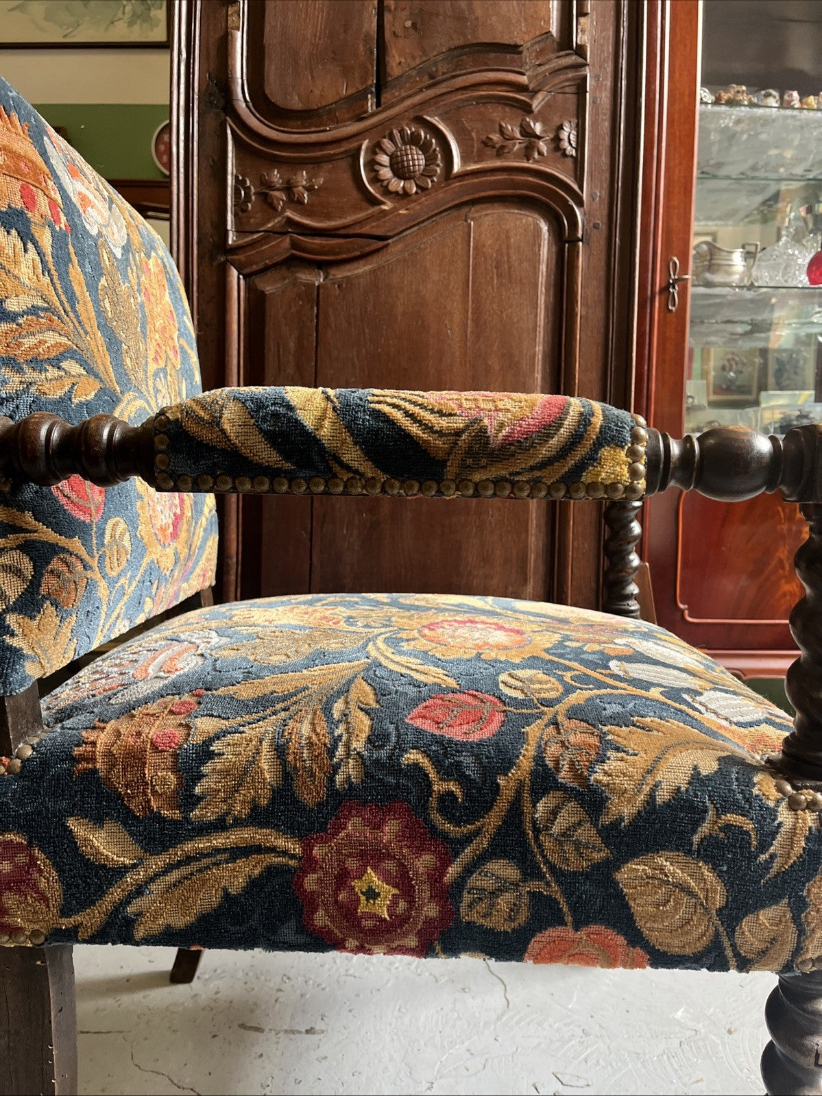 CHAISE A BRAS LOUIS XIII, FAUTEUIL XVIIe EN NOYER