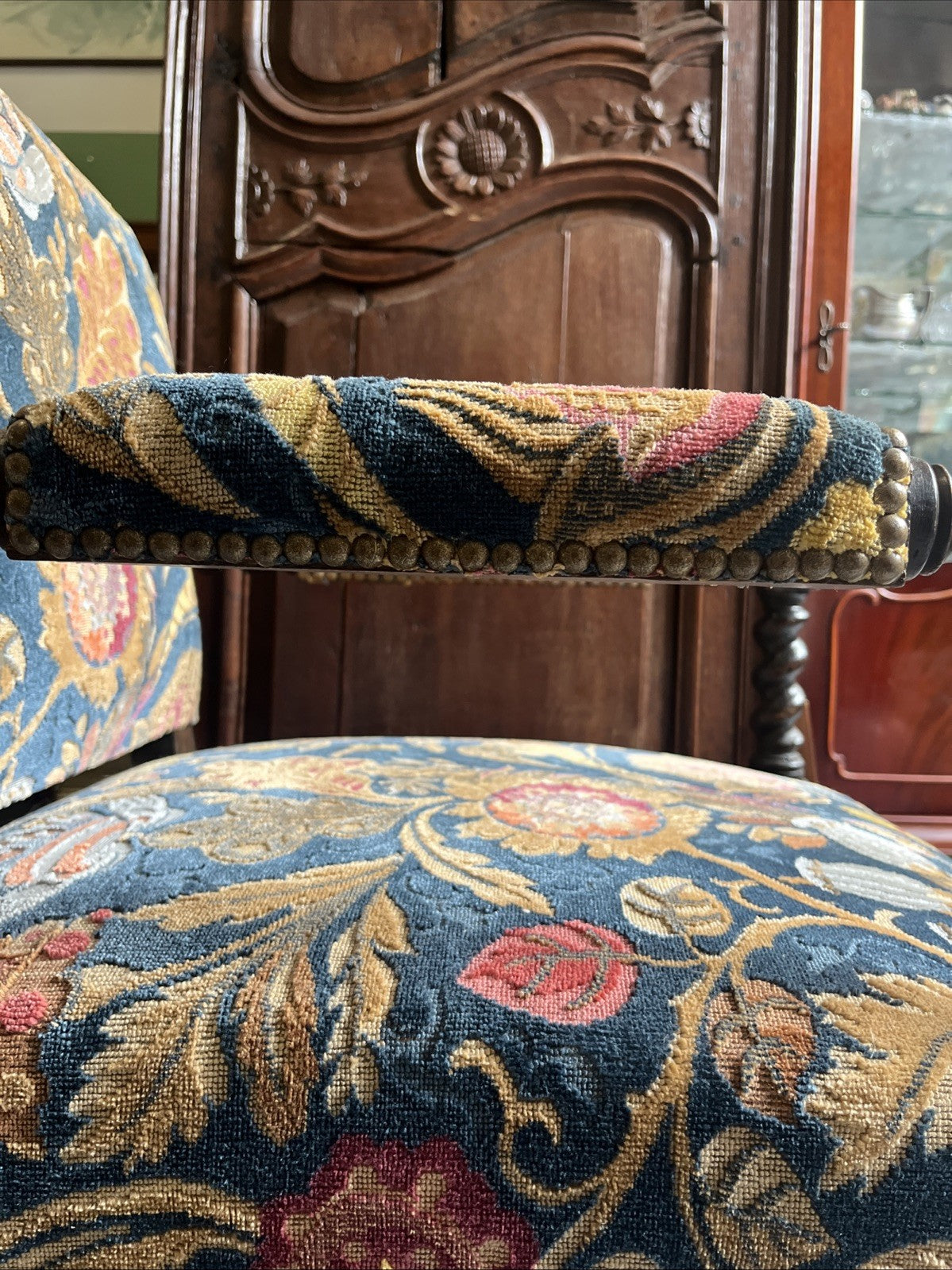 CHAISE A BRAS LOUIS XIII, FAUTEUIL XVIIe EN NOYER