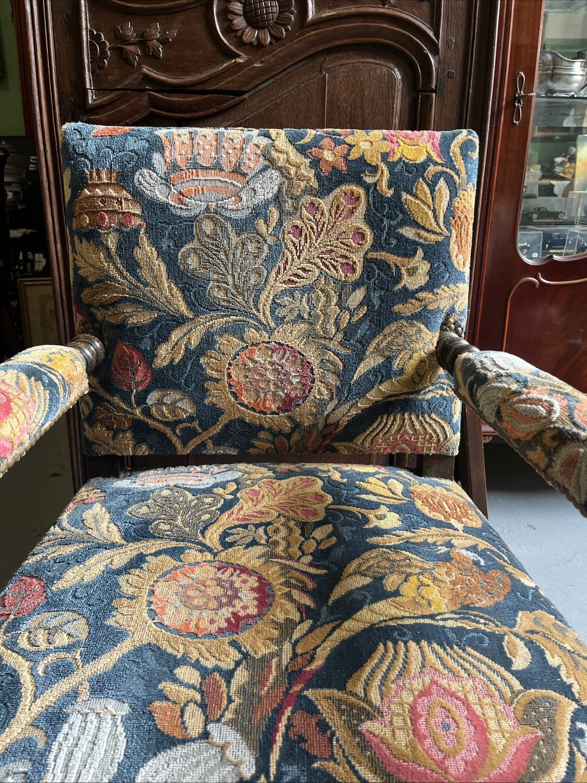 CHAISE A BRAS LOUIS XIII, FAUTEUIL XVIIe EN NOYER