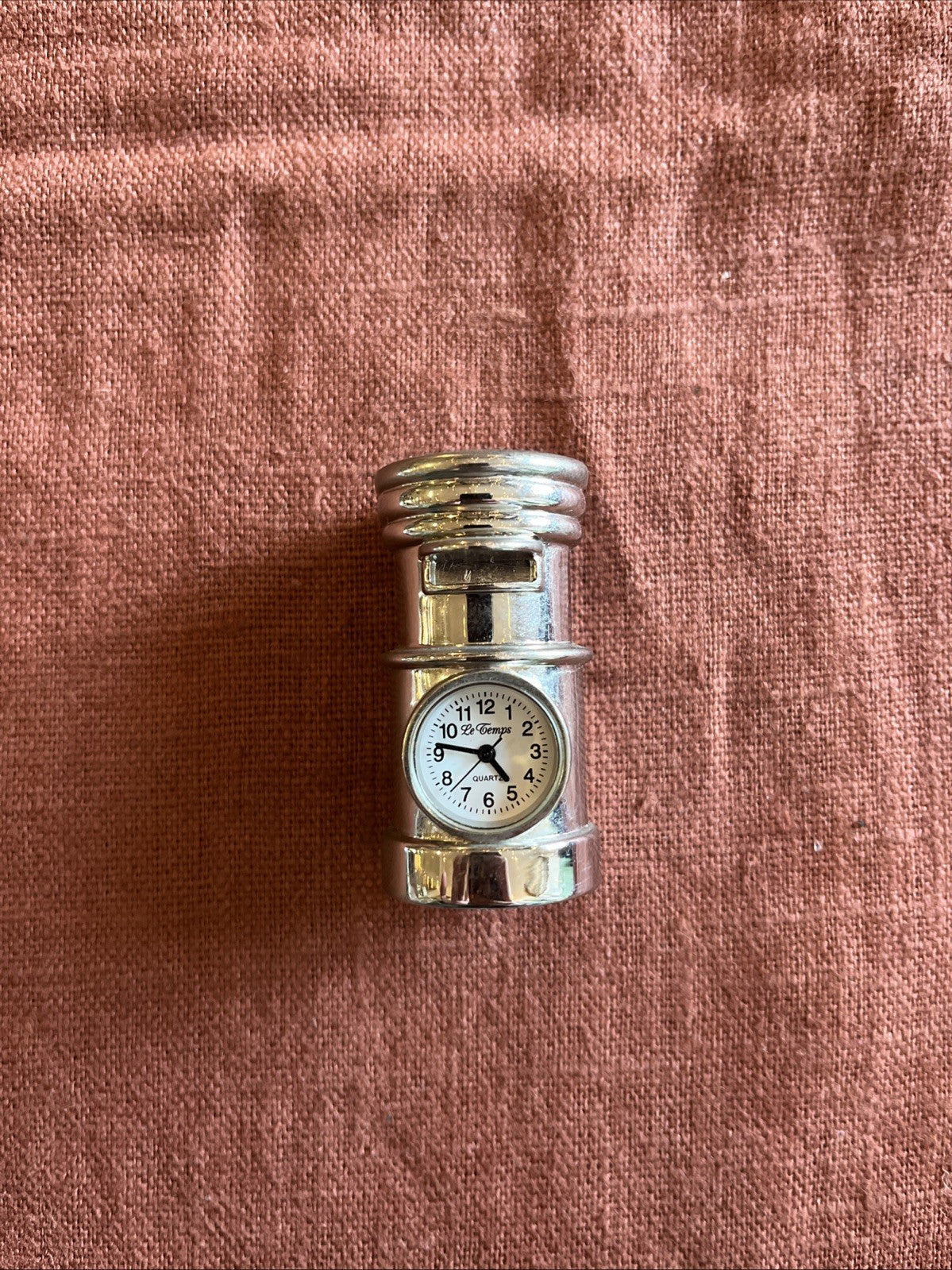 Horloge miniature pendulette pendule métal vintage boite aux lettres américaine
