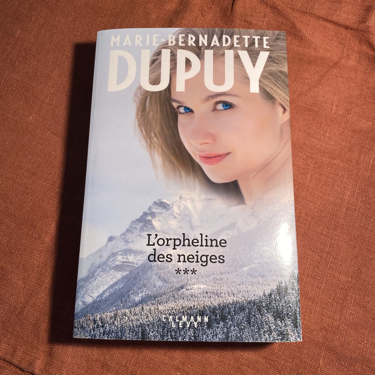 Livre Intégrale L'Orpheline des neiges - vol 3: Les portes du passé ; L'ange du lac,