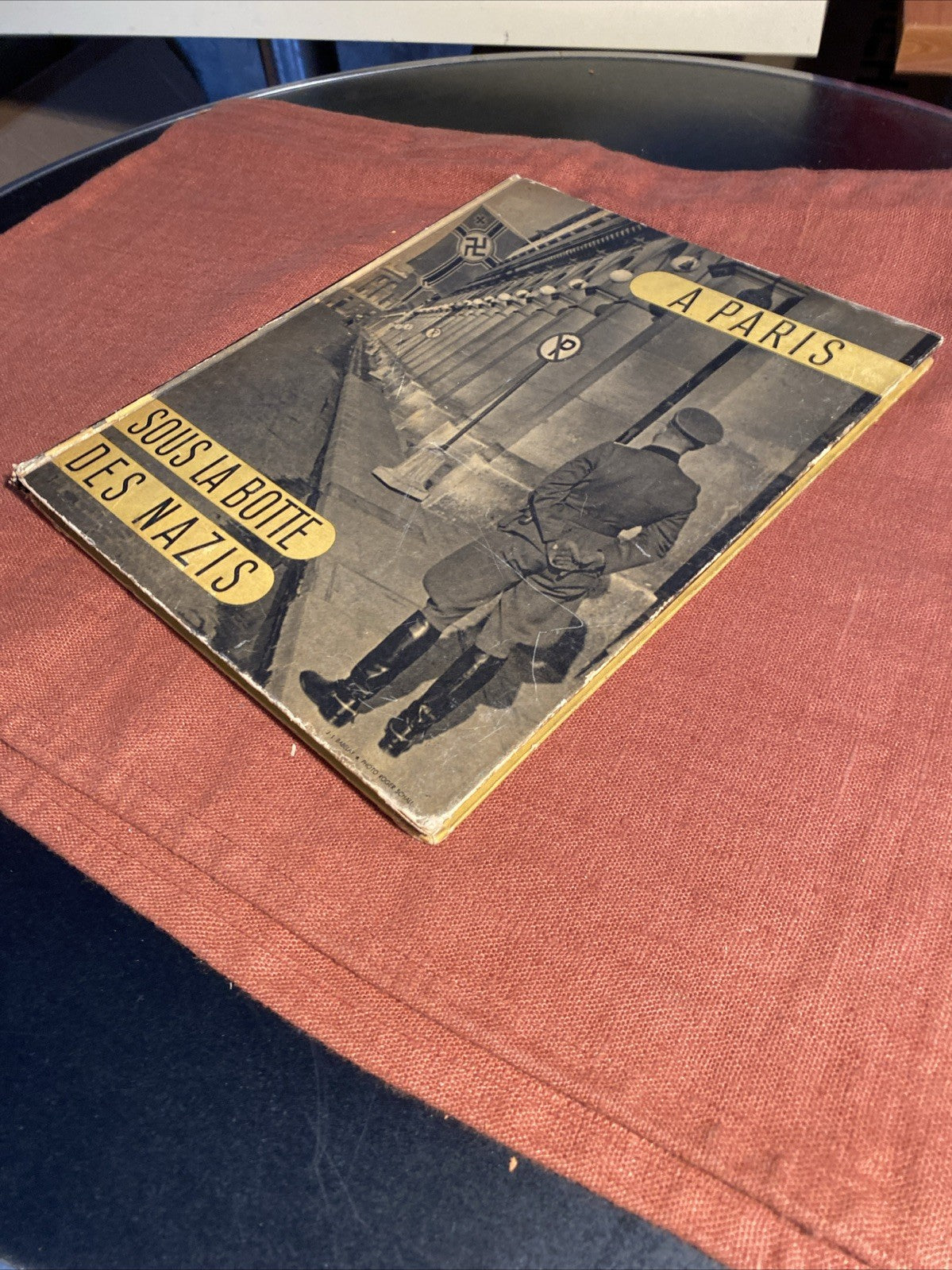 A Paris sous la Botte des Nazis - Jean Eparvier - Eds. Raymond Schall - 1944 - livre -