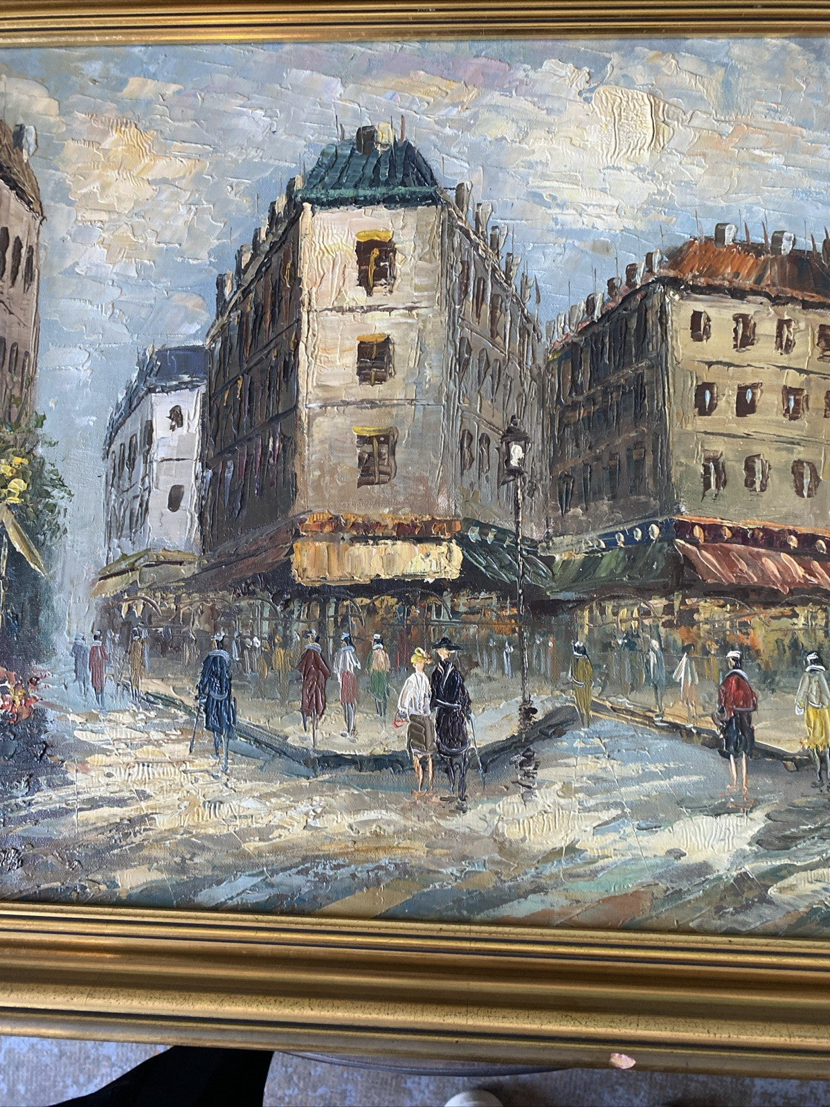 Tableau signé Caroline Burnett – Scène de rue parisienne – Huile impressionniste