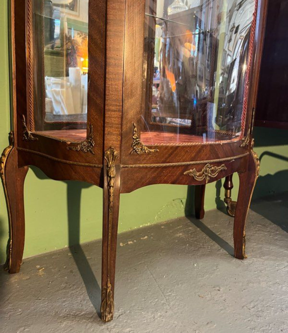 Vitrine style Louis XV