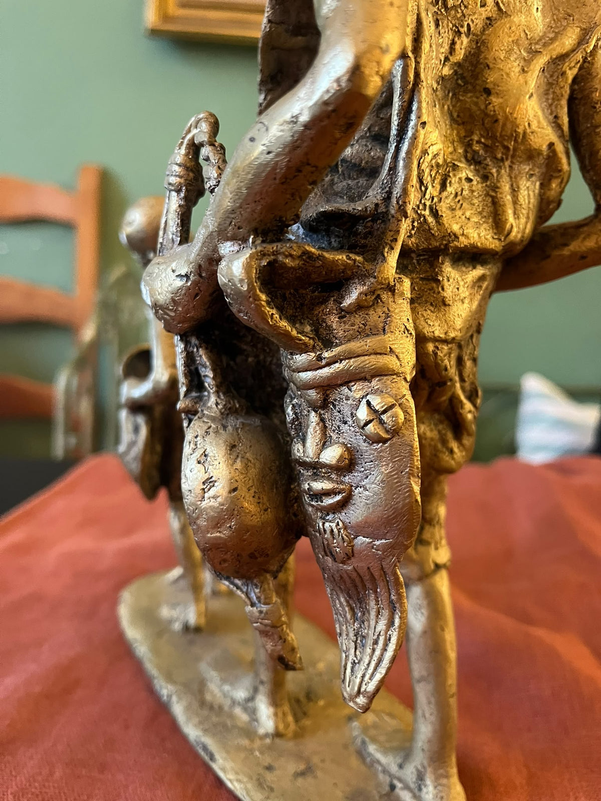 Groupe africain en bronze sablé – Musicien et enfant