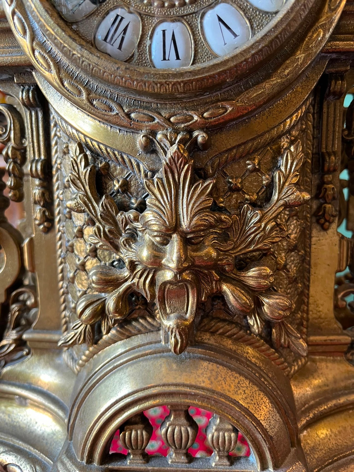 Pendule Napoléon III régule doré décor Renaissance XIXe mouvement mécanique