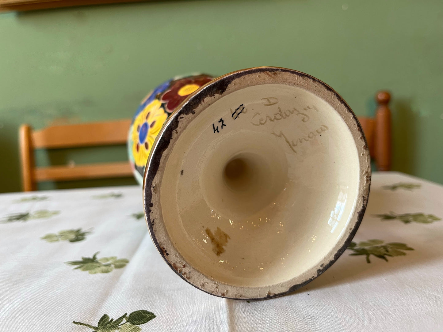 Pichet/aiguillère en céramique émaillée polychrome dorure au col signé Cerdazur Monaco