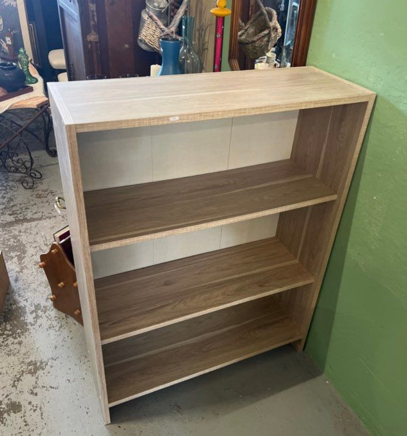 Petite étagère moderne