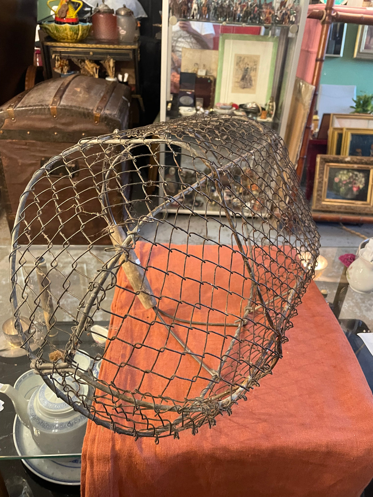 Ancien panier à œufs en fil de fer et poignée bois – panier de ferme