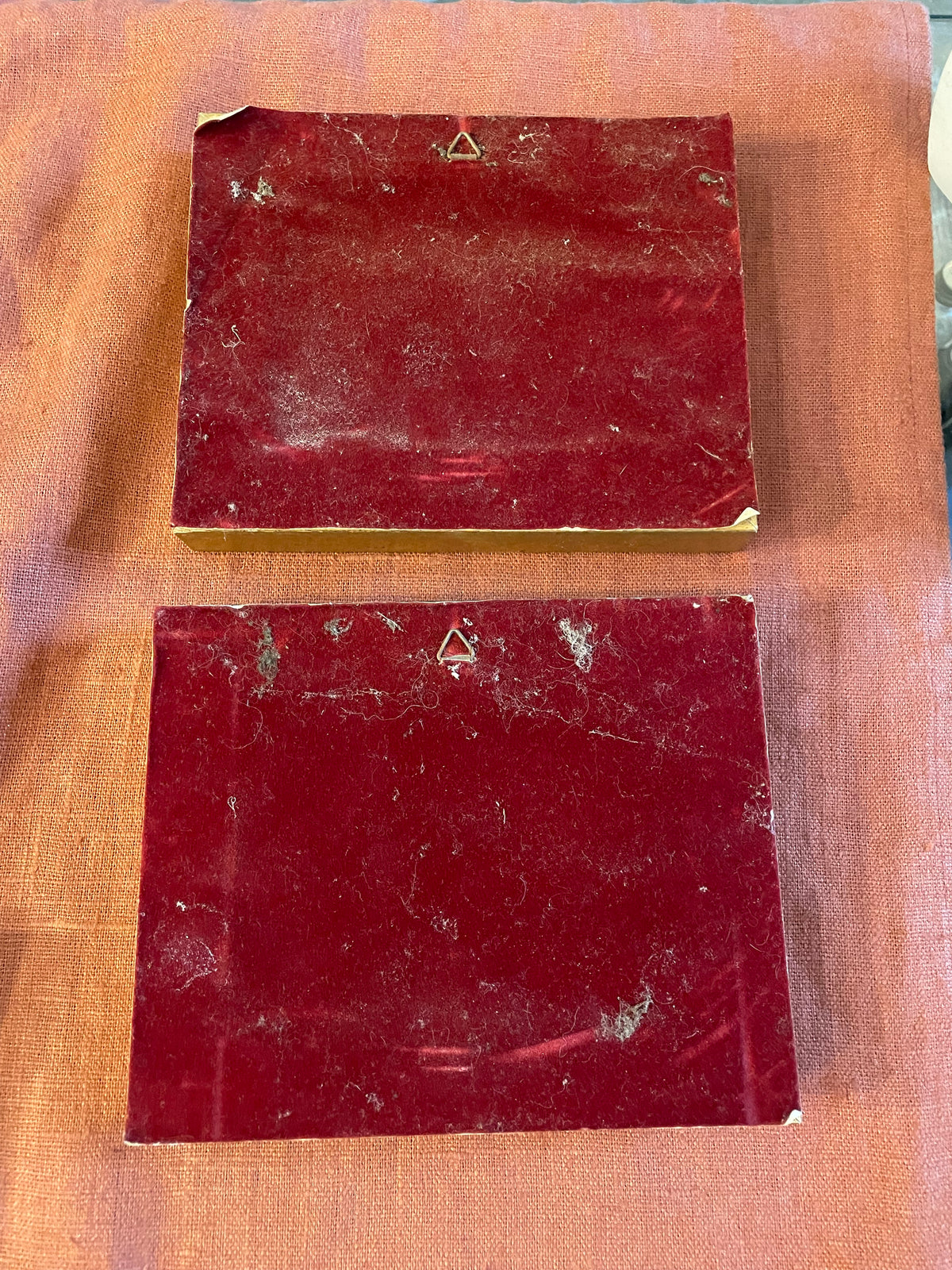 Paire de petites scènes champêtres encadrées – style ancien
