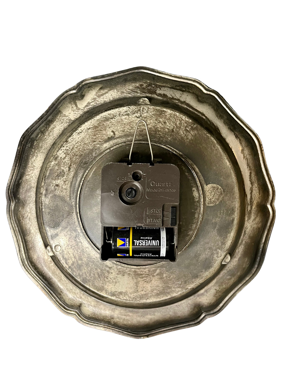 Horloge murale en étain